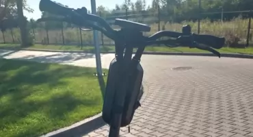 Poszukiwana znalazła się w Obrytem. Wpadła przewożąc pasażera na hulajnodze