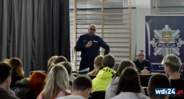 Debata o bezpieczeństwie młodych: hejt, uzależnienia i odpowiedzialność na drodze