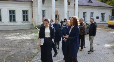 Minister kultury w Dębinkach. Rozmawiała o przyszłości Muzeum Cypriana Norwida