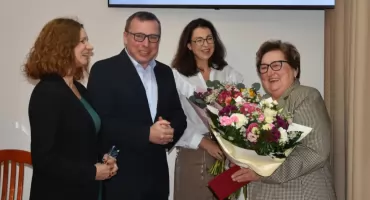 Wiesława Oleksiak z odznaką ZASŁUŻONY DLA ROLNICTWA