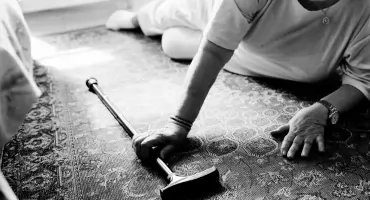 Nielegalny dom opieki niedaleko Kamieńczyka. 92-letnia kobieta z ciężkimi obrażeniami, prokuratura postawiła zarzuty