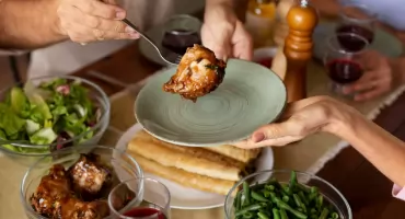 Nie rób tego po jedzeniu. Lekarka ostrzega przed popularnymi nawykami 