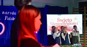 „Z serca narodu wyrosła wolna Polska”. Uczniowie z Porządzia przypomnieli, czym jest wolność