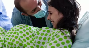 Od stycznia porody na SOR-ach?: Co chwila karetki, agresywni pacjenci. A za ścianą kobieta, która rodzi