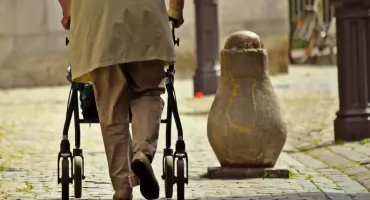 Ucieczka młodych Polaków. Które powiaty pustoszeją najszybciej? 