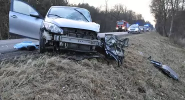 Zaczęło się od czołowego zderzenia. Szczegóły groźnego wypadku na DK-62