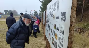 Codzienność sprzed lat na jednym placu. Mieszkańcy podzielili się domowymi archiwami