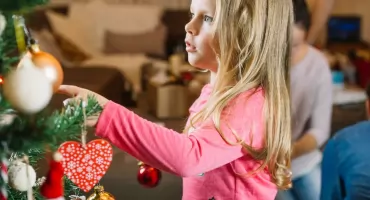 Kiedy ubierać choinkę? Tradycja nakazuje jedno, ale Polacy mają inne zdanie 