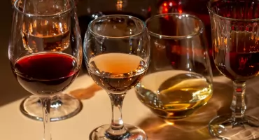 Najbardziej podstępny alkohol dla wątroby. Hepatolog: takiej ilości nie wolno przekroczyć 