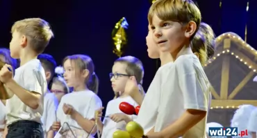 Świąteczna scena, dziecięca radość. Jasełka Przedszkola nr 1 [FOTO/WIDEO]