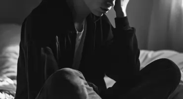 Statystyki nie pozostawiają złudzeń. Najwięcej zamachów samobójczych wciąż jest wśród młodych osób