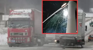 Tafla lodu spadła z ciężarówki. Rozbita szyba w MAN-ie, policja ostrzega