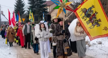 Od kolędy do żywej szopki. Orszak Trzech Króli przeszedł przez Rząśnik 
