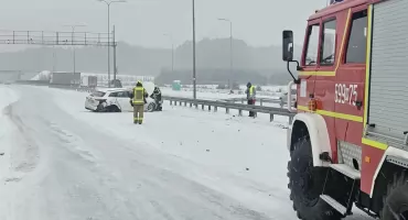 Zdarzenie drogowe na trasie S8 w rejonie Ojcowizny. Jedna osoba pod opieką ratowników