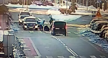 Potrącenie pieszej na Sowińskiego. 77-latka trafiła do szpitala 