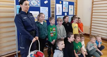 Dzień Bezpiecznego internetu. Wyszkowska policja ruszyła do szkół 