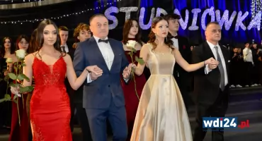 Miłość, tradycja i Gra o Tron. Studniówka ZS nr 3 jak z filmu [FOTO]