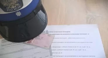 Pędził ponad 100 km/h w terenie zabudowanym. Stracił prawo jazdy i zapłaci fortunę