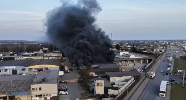 Pożar w bazie odpadów w Wyszkowie. Kłęby dymu widoczne były z daleka