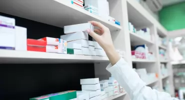 Cicha rewolucja w polskich aptekach. Zagraniczne fundusze przejmują rynek, państwo bezradne