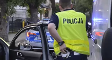 Miał 3 dożywotnie zakazy prowadzenia. Pijany jechał motorowerem bez przeglądu 