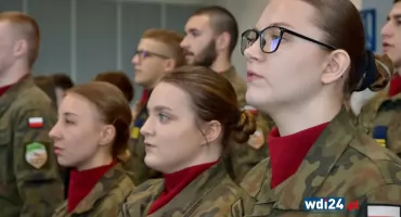 „Czołem kadeci!”. Z rozmachem i emocjami pożegnali absolwentów „Kopernika”