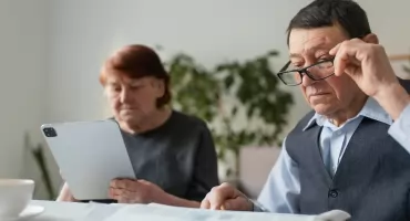 Wsparcie dla seniorów w 2026 r. Co przysługuje osobom 65+? 