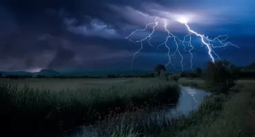 Idą gwałtowne burze. Może być niebezpiecznie