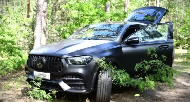 Zuchwała kradzież w Kamieńczyku. Mercedes wart 400 tys. zł odzyskany w dwie godziny