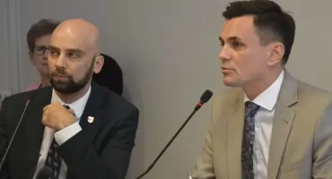 Zaczęło się ostro, potem nie było lepiej. Burmistrz bez wotum zaufania, absolutorium nierozstrzygnięte