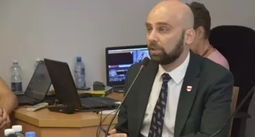Dlaczego burmistrz odwołał Adama Szymańskiego? Po raz pierwszy tłumaczy swoją decyzję: „To nie wydarzyło się z dnia na dzień”