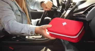 Obowiązkowa apteczka w samochodach coraz bliżej. Zmiana nie obejmie wszystkich kierowców