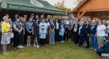 Po latach znów usłyszeli szkolny dzwonek. Ponad 240 osób wróciło do Knurowca [foto]
