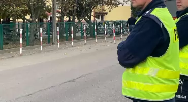 Ponad 10 tysięcy szkół pod kontrolą policji, 10 osób zatrzymanych. Służby reagują na falę gróźb i fake newsów