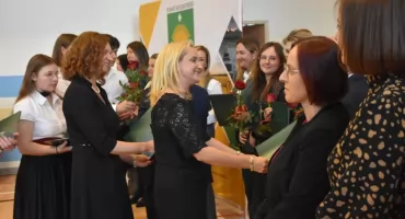 Nauczyciele z powiatu wyszkowskiego docenieni. Kto otrzymał nagrody i awanse? [NAZWISKA]