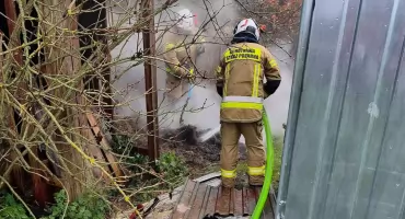Nietypowa interwencja strażaków w Udrzynie. Paliła się drewniana toaleta